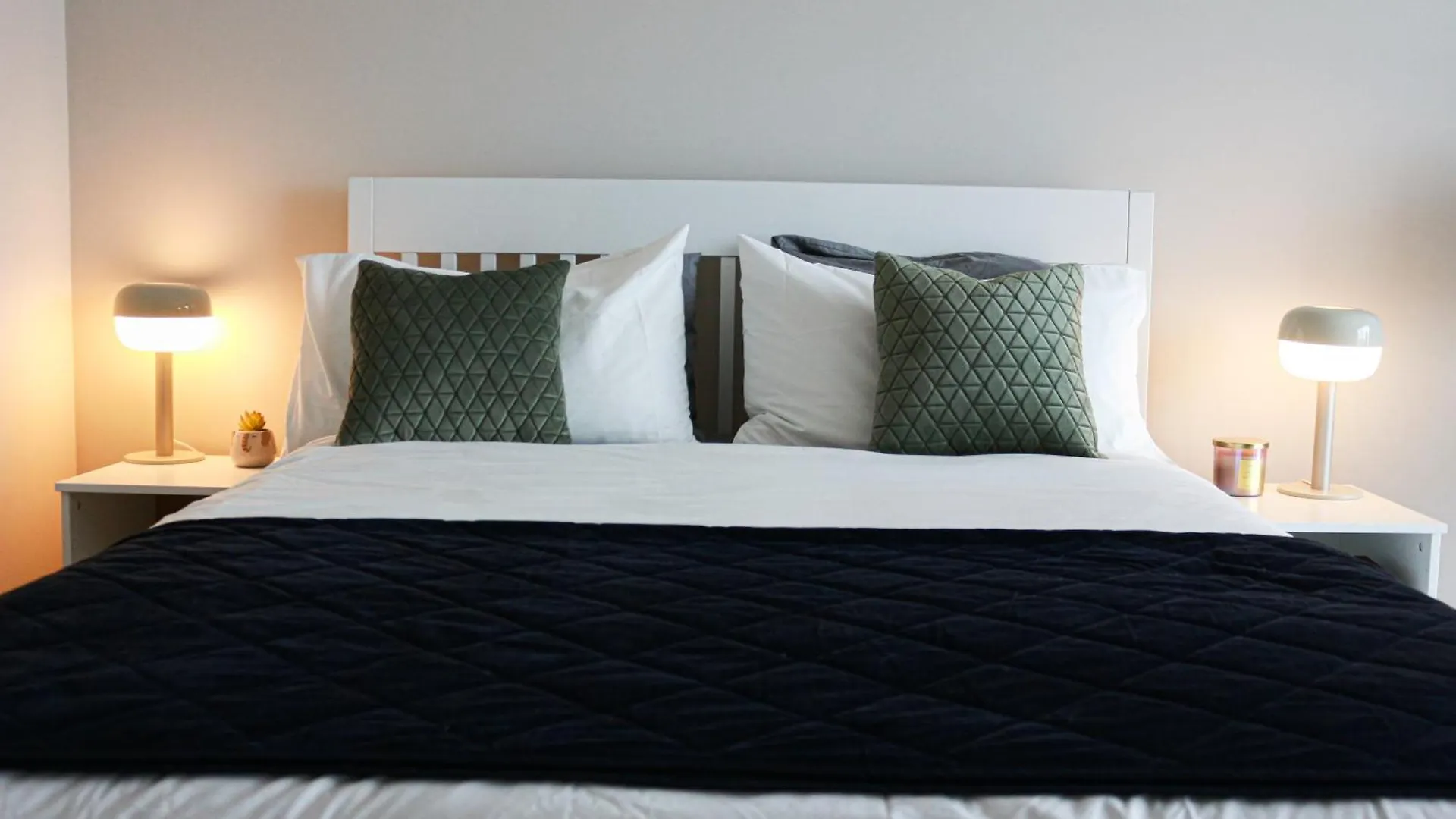Homestay The Hive - Luxury Ensuite Room - Full Privacy As Only Room On The Top Floor! Dublin