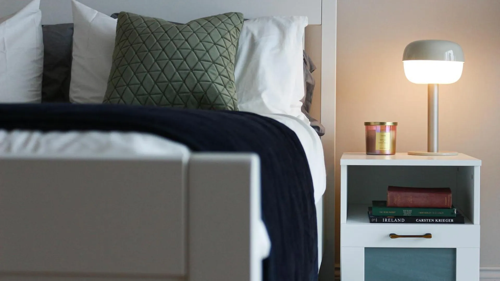 The Hive - Luxury Ensuite Room - Full Privacy As Only Room On The Top Floor! Dublin Ireland